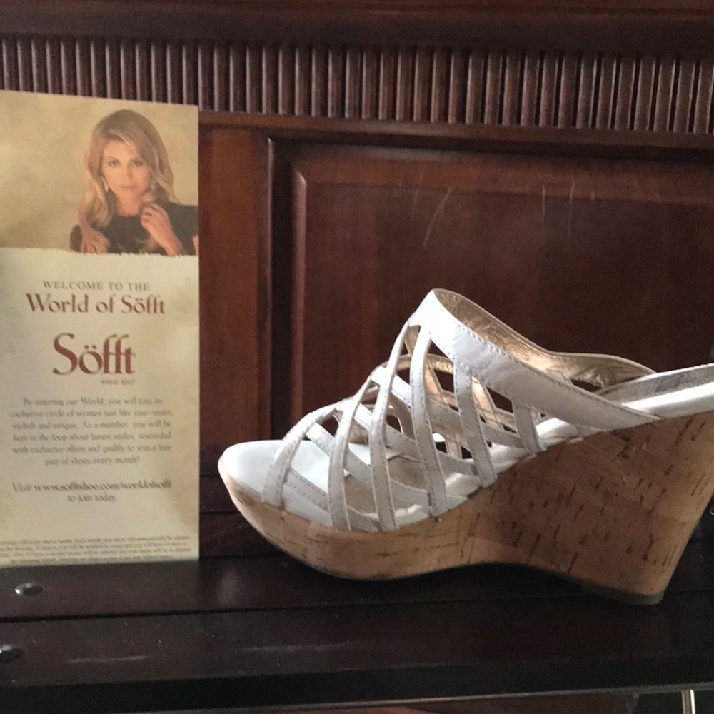 Sofft white “Trieste” sz. Scrappy sandals. NEW!